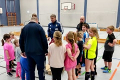 Die-Kinder-warten-gespannt